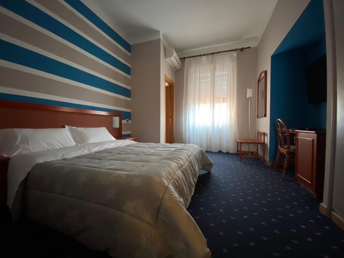 Hotel Kristina Imperia Exterior photo