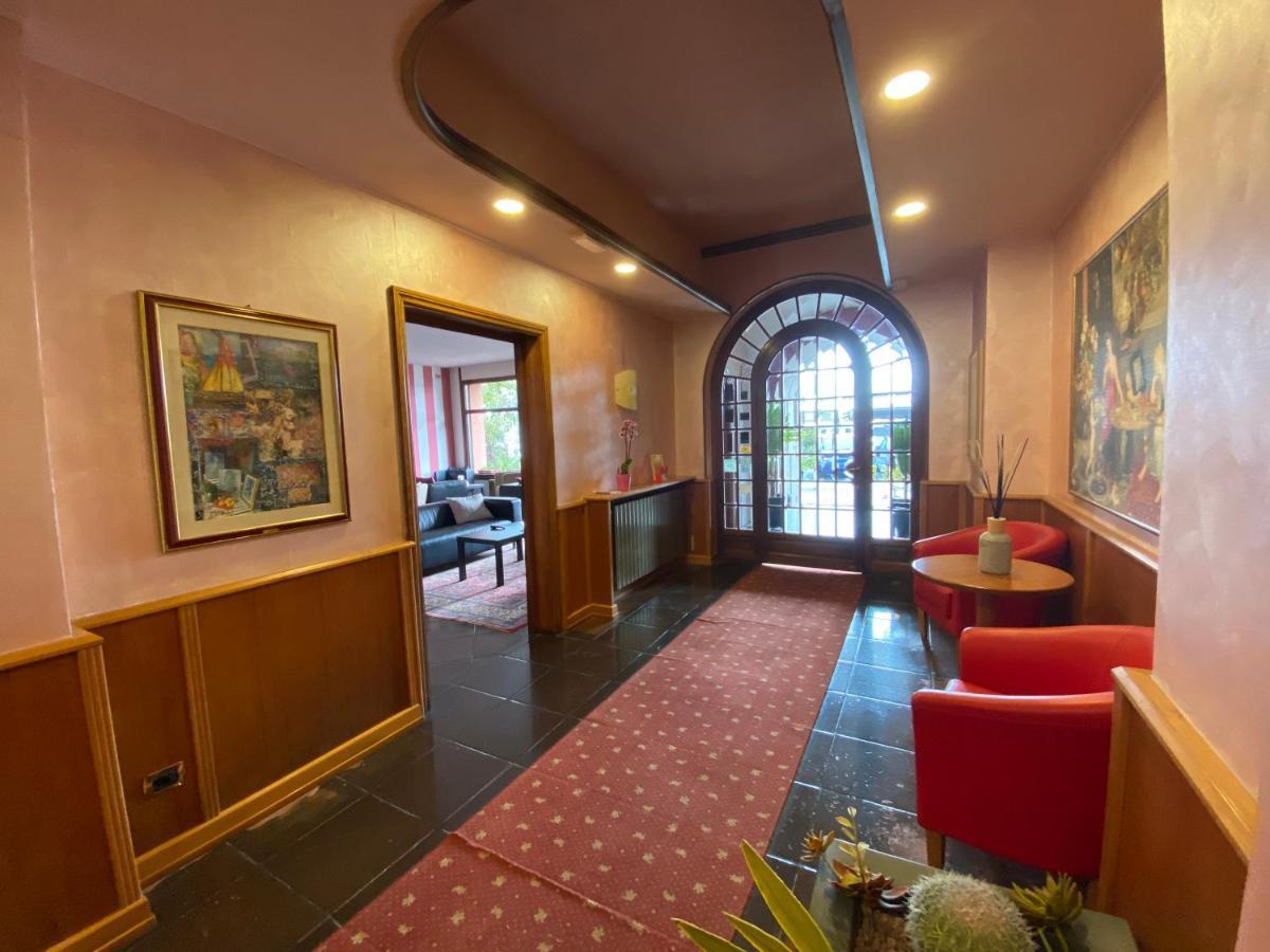 Hotel Kristina Imperia Exterior photo