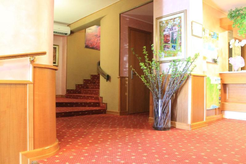 Hotel Kristina Imperia Exterior photo