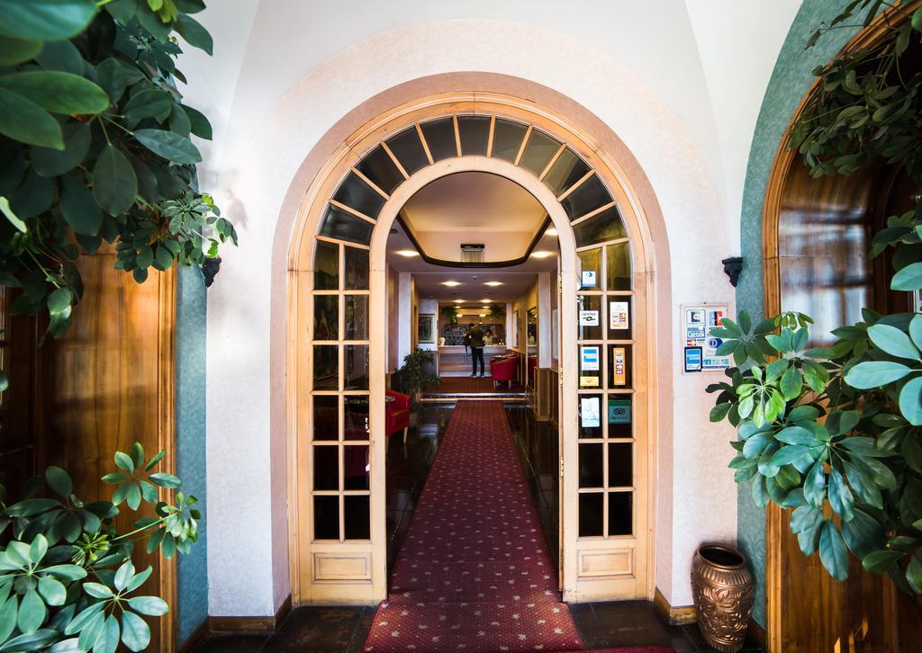 Hotel Kristina Imperia Exterior photo