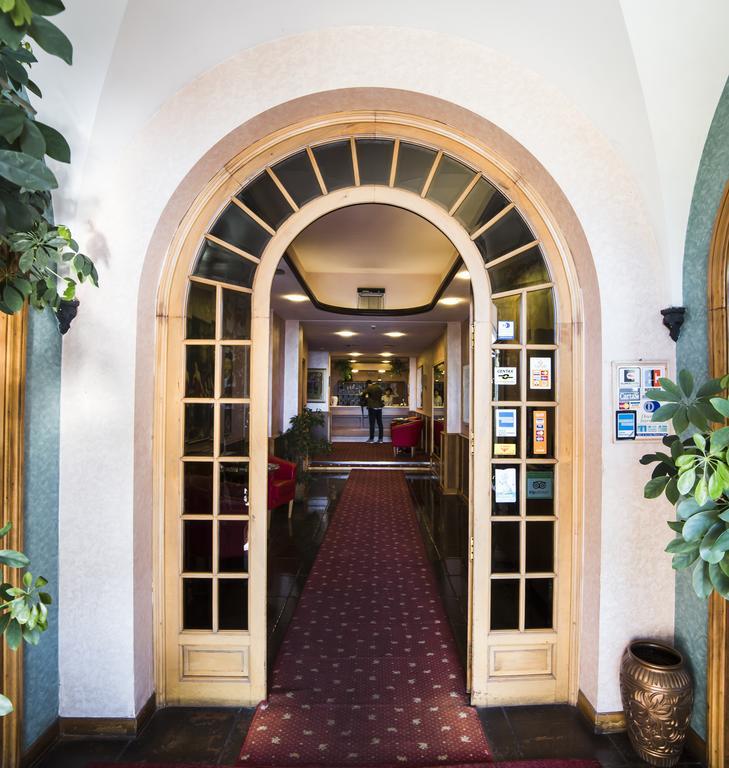 Hotel Kristina Imperia Exterior photo