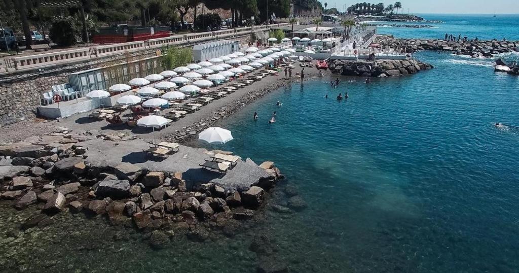 Hotel Kristina Imperia Exterior photo