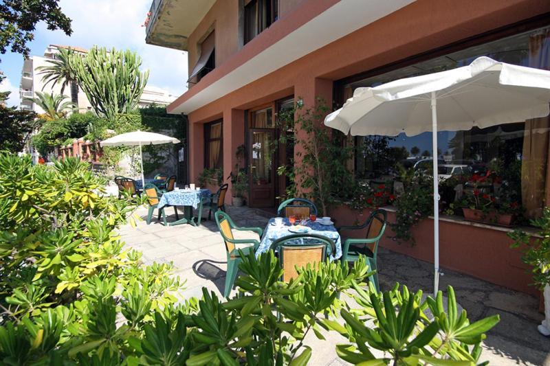 Hotel Kristina Imperia Exterior photo