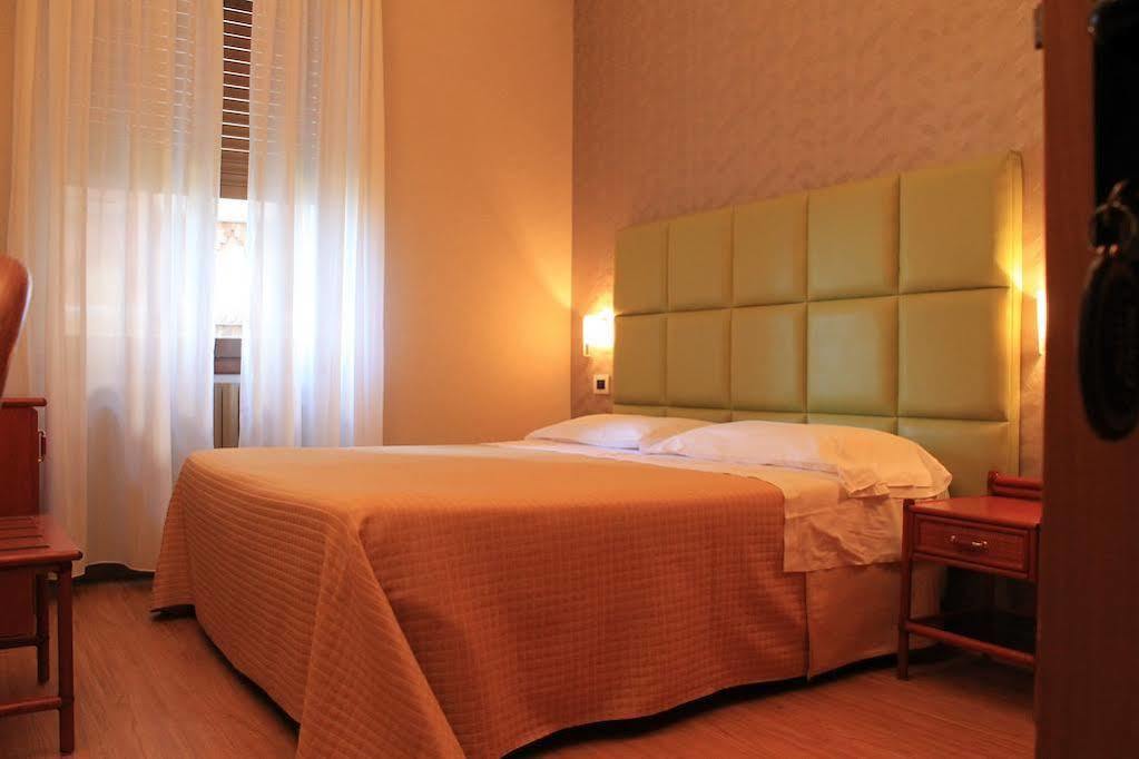 Hotel Kristina Imperia Exterior photo